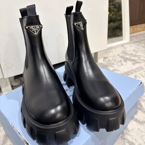 Chelsea Women's Black Leather Boots